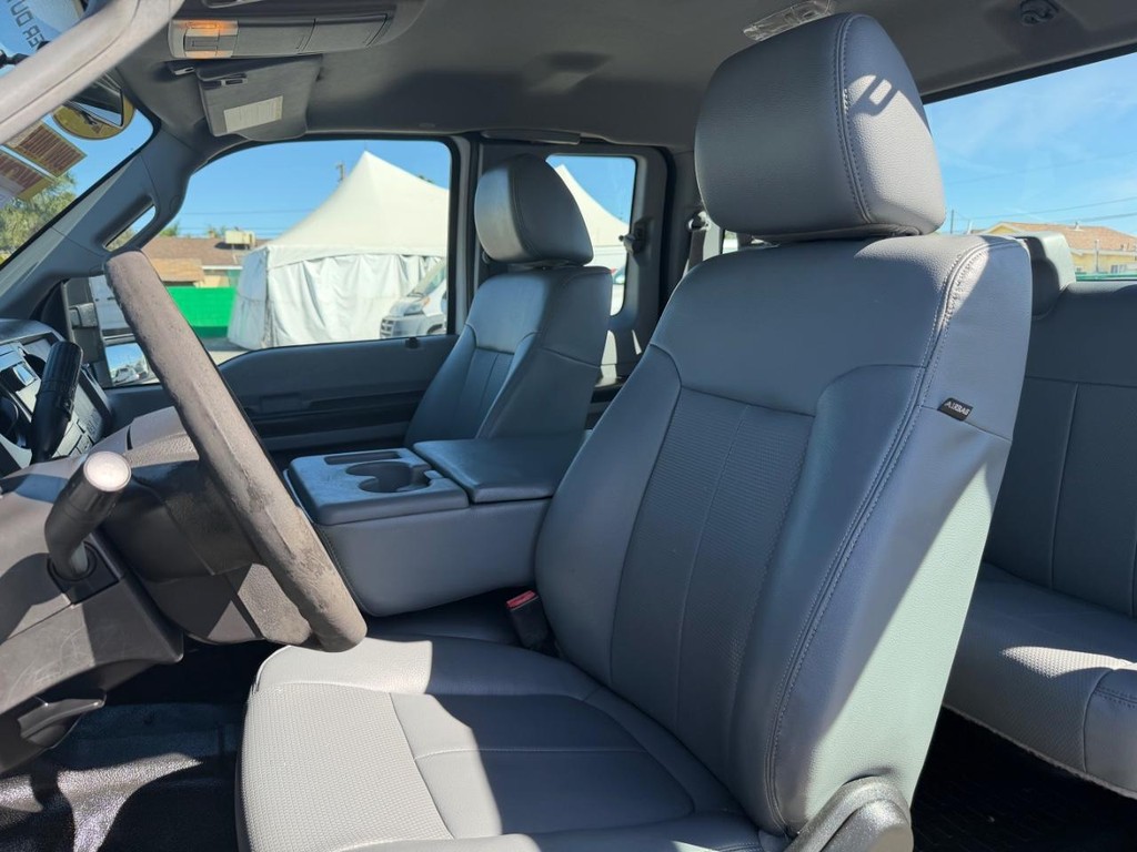 Ford F-250 Vehicle Full-screen Gallery Image 18