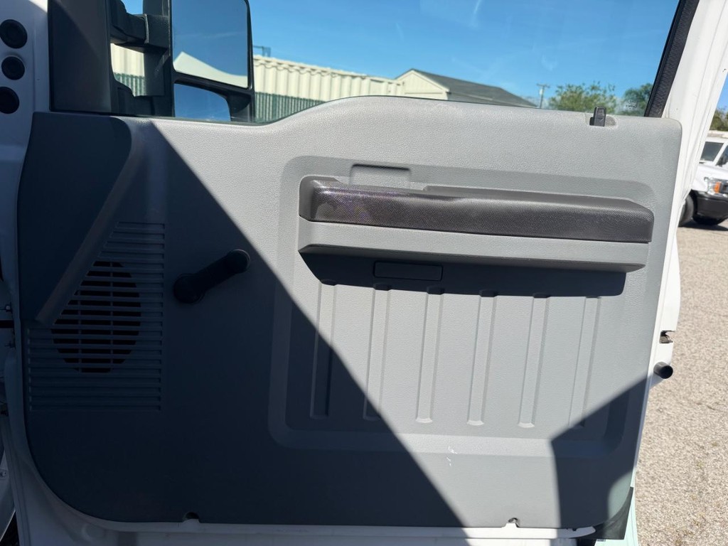 Ford F-250 Vehicle Full-screen Gallery Image 21