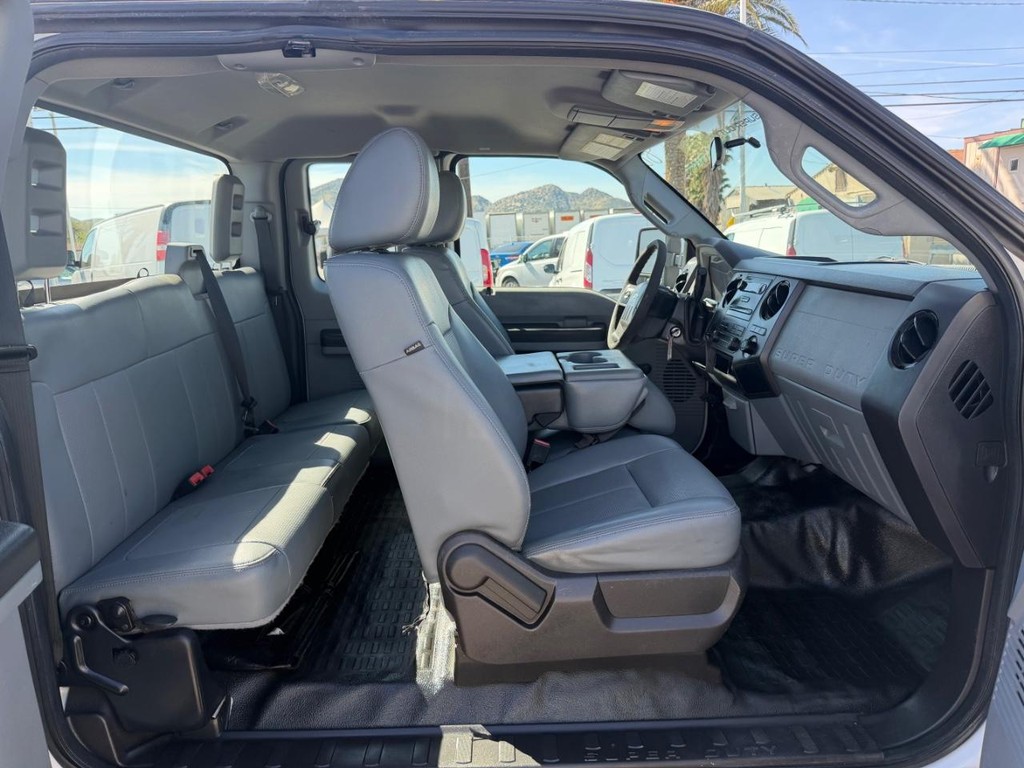 Ford F-250 Vehicle Full-screen Gallery Image 23