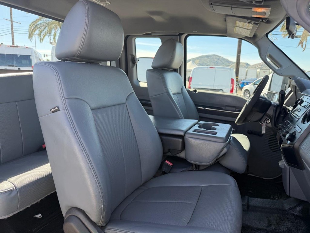 Ford F-250 Vehicle Full-screen Gallery Image 24