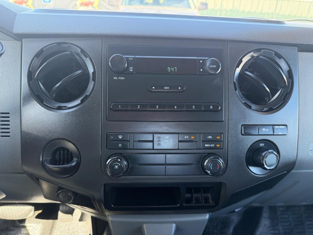 Ford F-250 Vehicle Full-screen Gallery Image 29