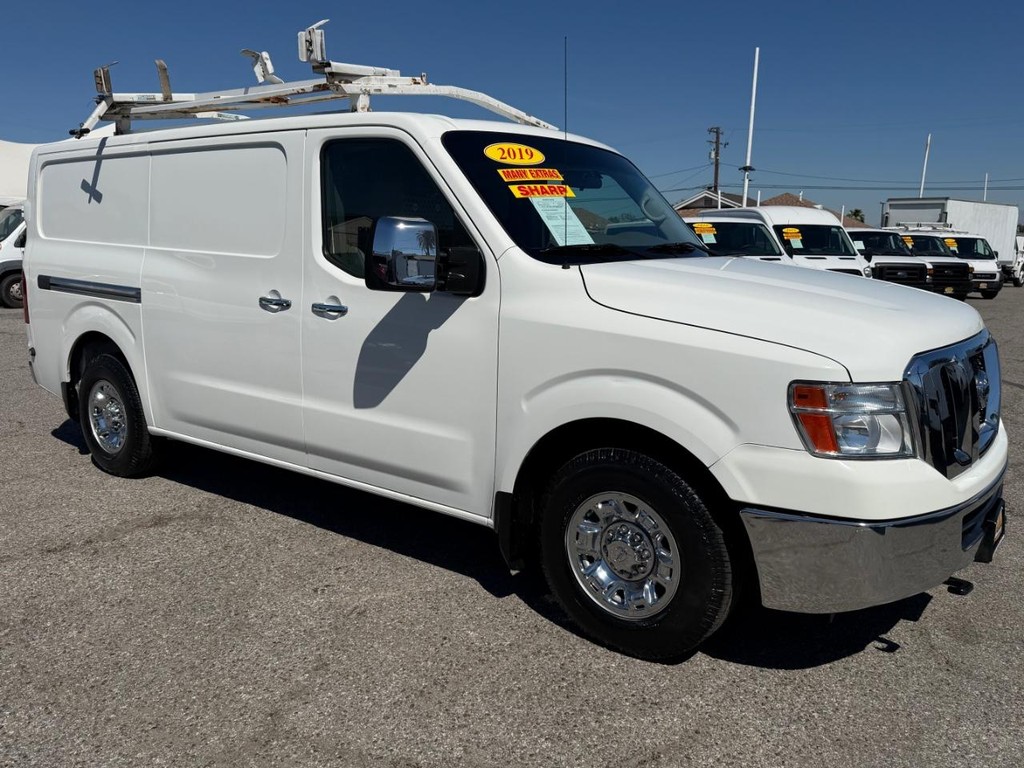 Nissan NV3500 Vehicle Full-screen Gallery Image 04