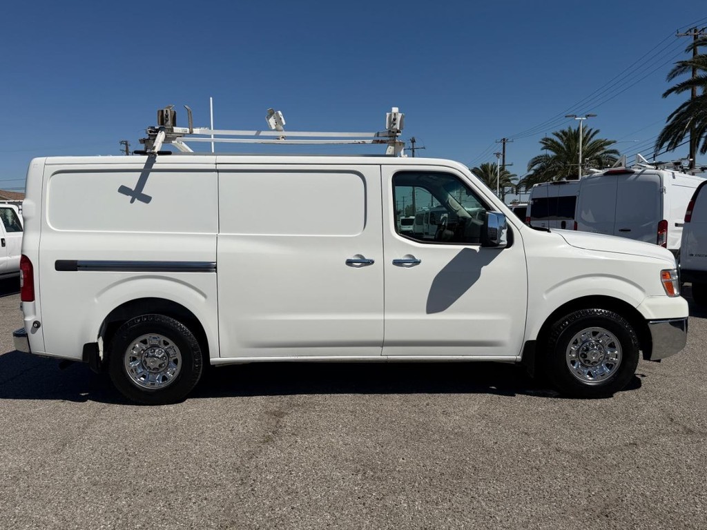 Nissan NV3500 Vehicle Full-screen Gallery Image 06