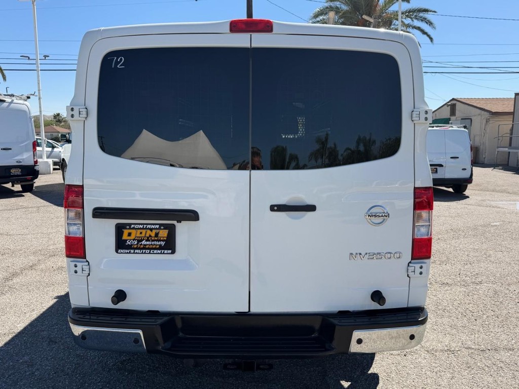 Nissan NV3500 Vehicle Full-screen Gallery Image 09