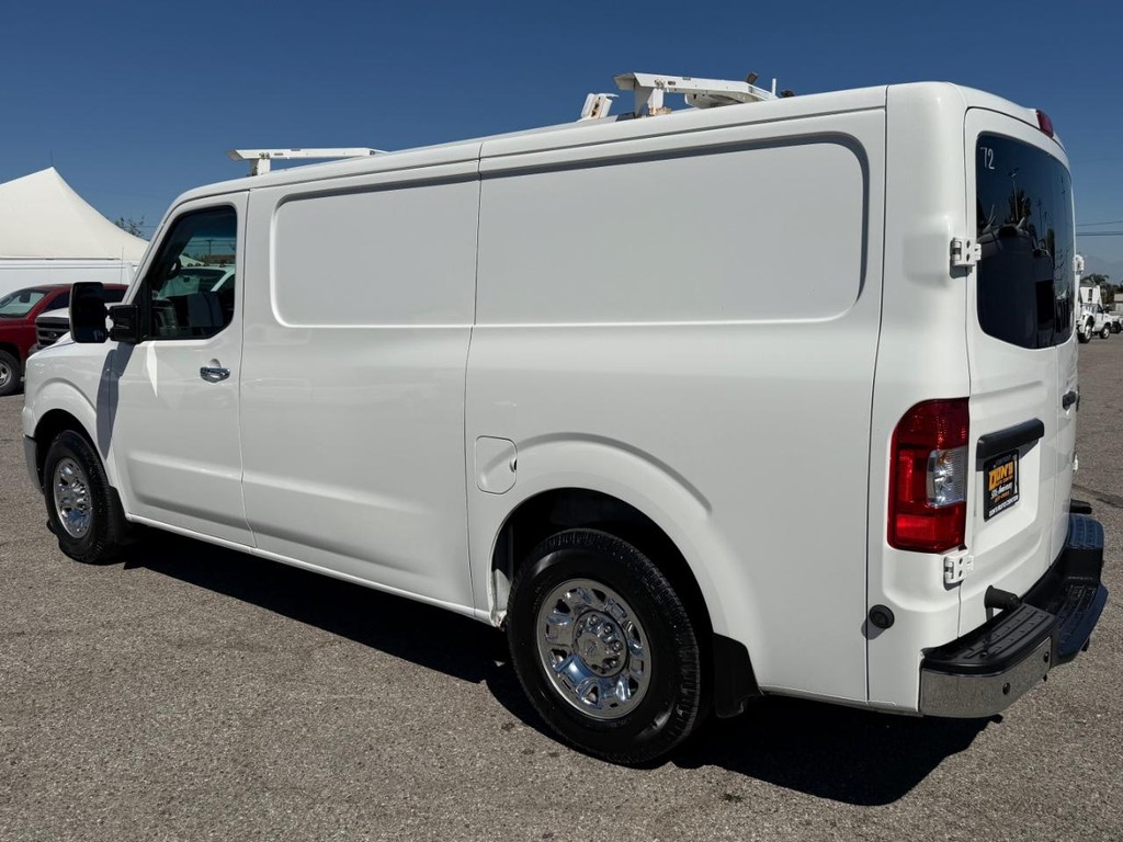 Nissan NV3500 Vehicle Full-screen Gallery Image 10
