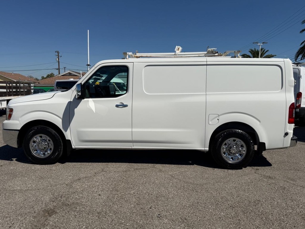 Nissan NV3500 Vehicle Full-screen Gallery Image 12