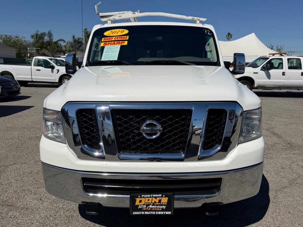 Nissan NV3500 Vehicle Full-screen Gallery Image 15