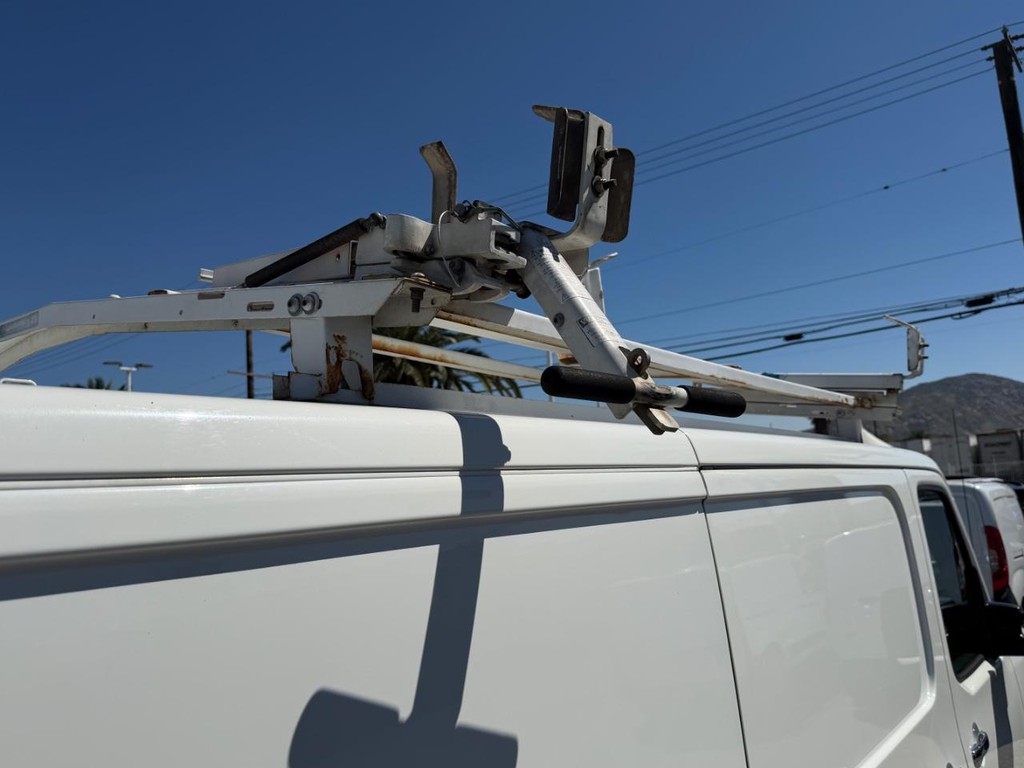 Nissan NV3500 Vehicle Full-screen Gallery Image 25