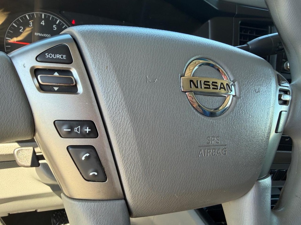 Nissan NV3500 Vehicle Full-screen Gallery Image 39