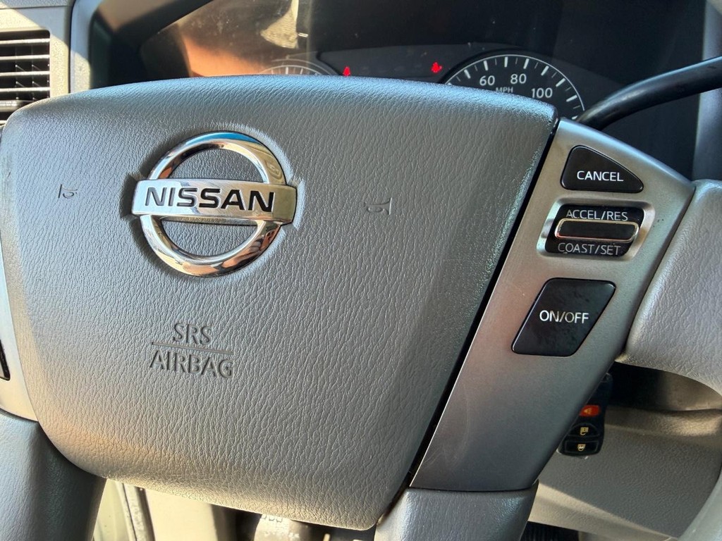 Nissan NV3500 Vehicle Full-screen Gallery Image 40