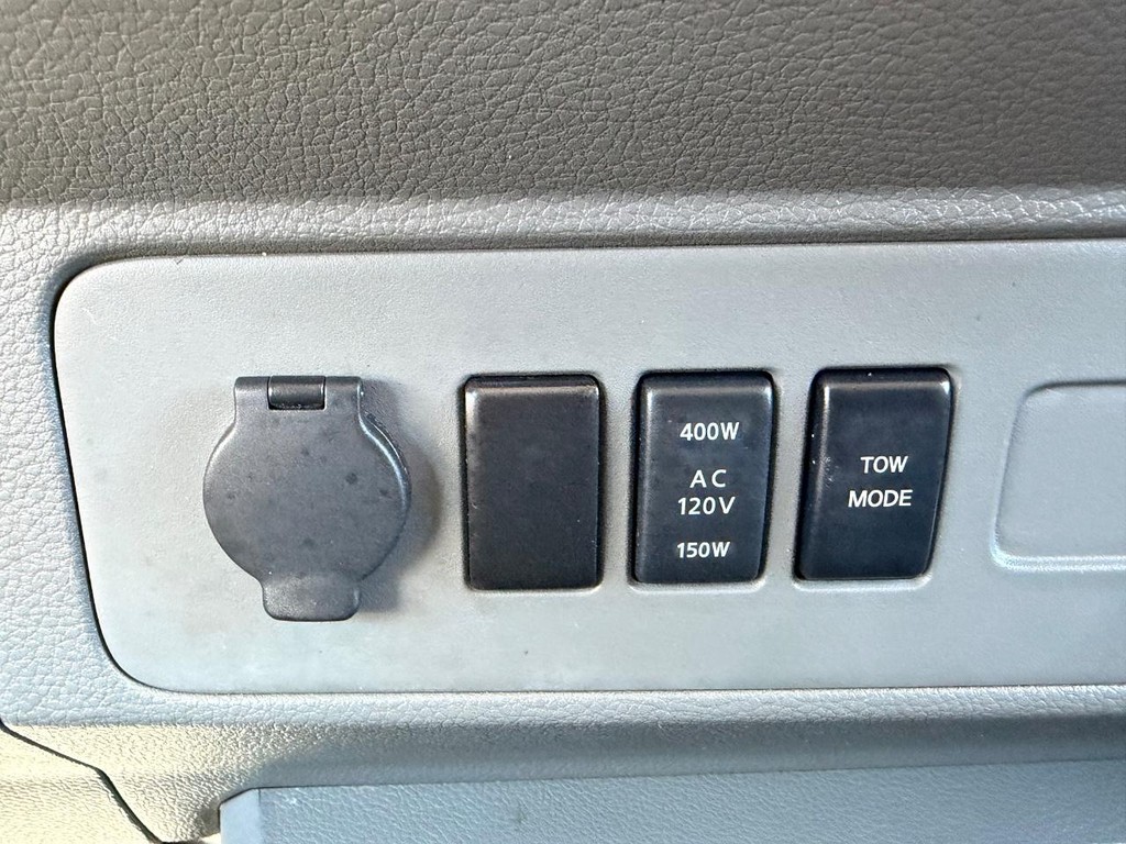 Nissan NV3500 Vehicle Full-screen Gallery Image 45