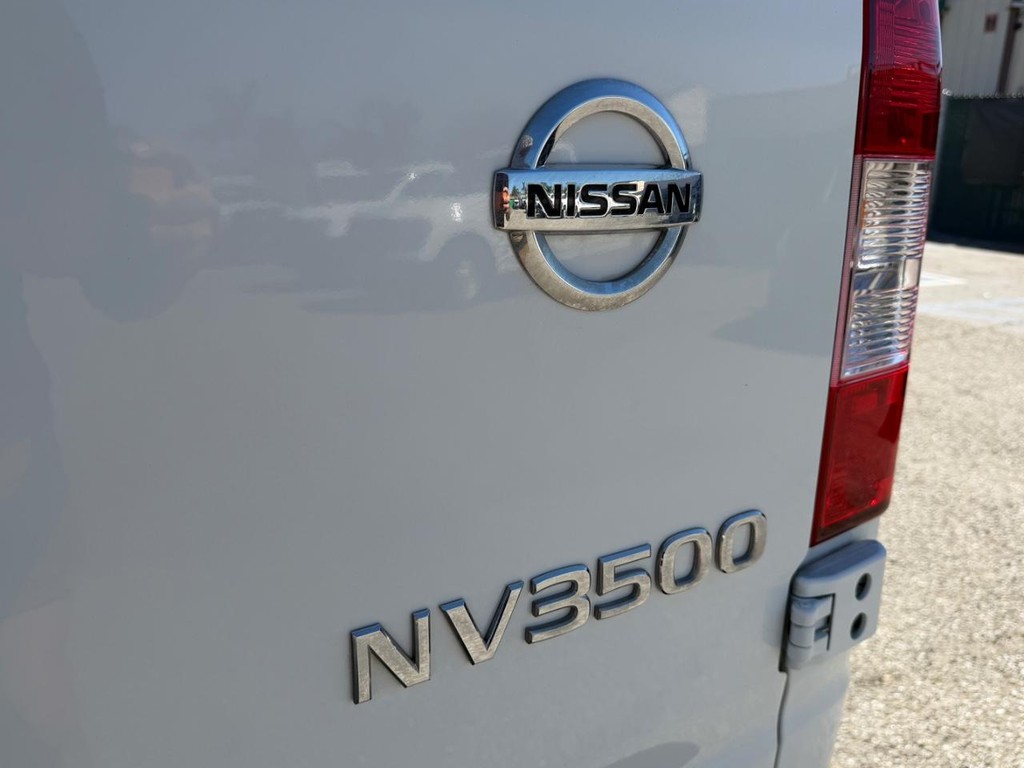 Nissan NV3500 Vehicle Full-screen Gallery Image 51