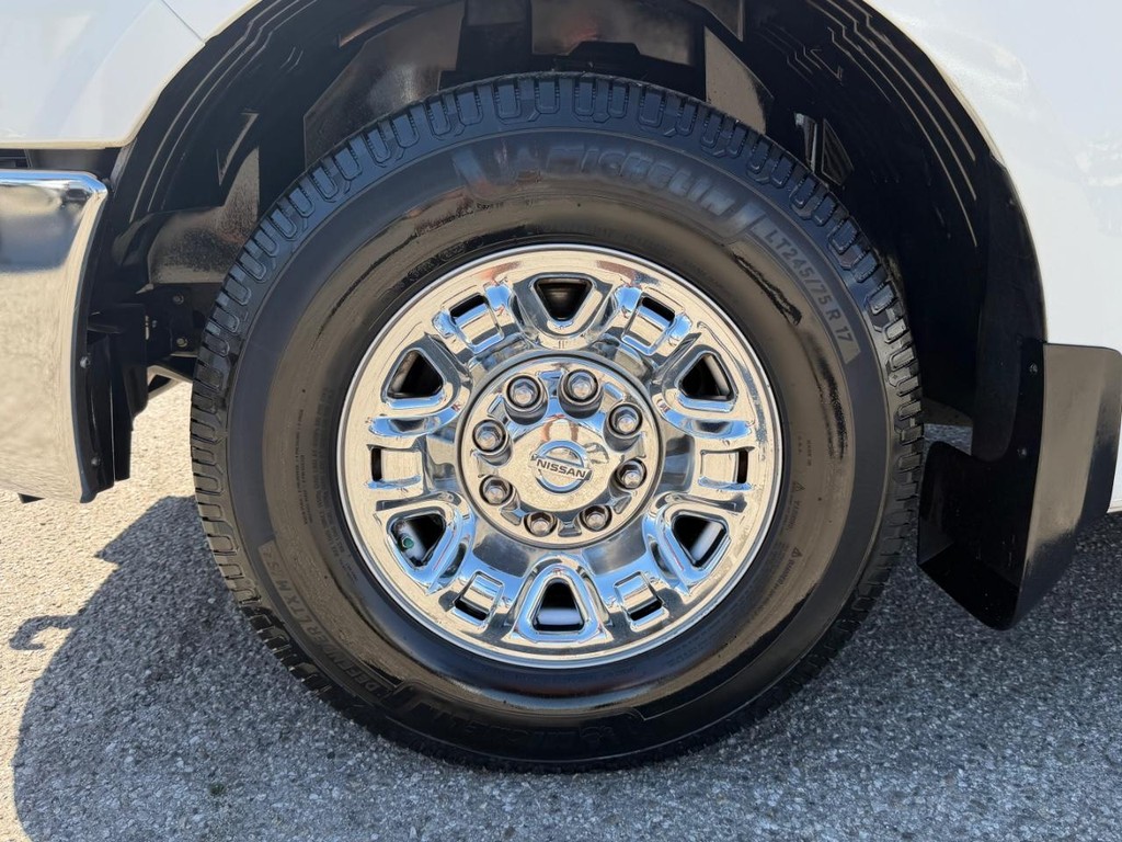 Nissan NV3500 Vehicle Full-screen Gallery Image 53