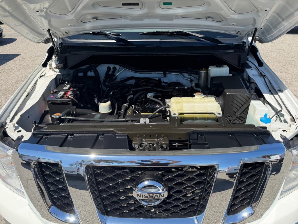 Nissan NV3500 Vehicle Full-screen Gallery Image 55