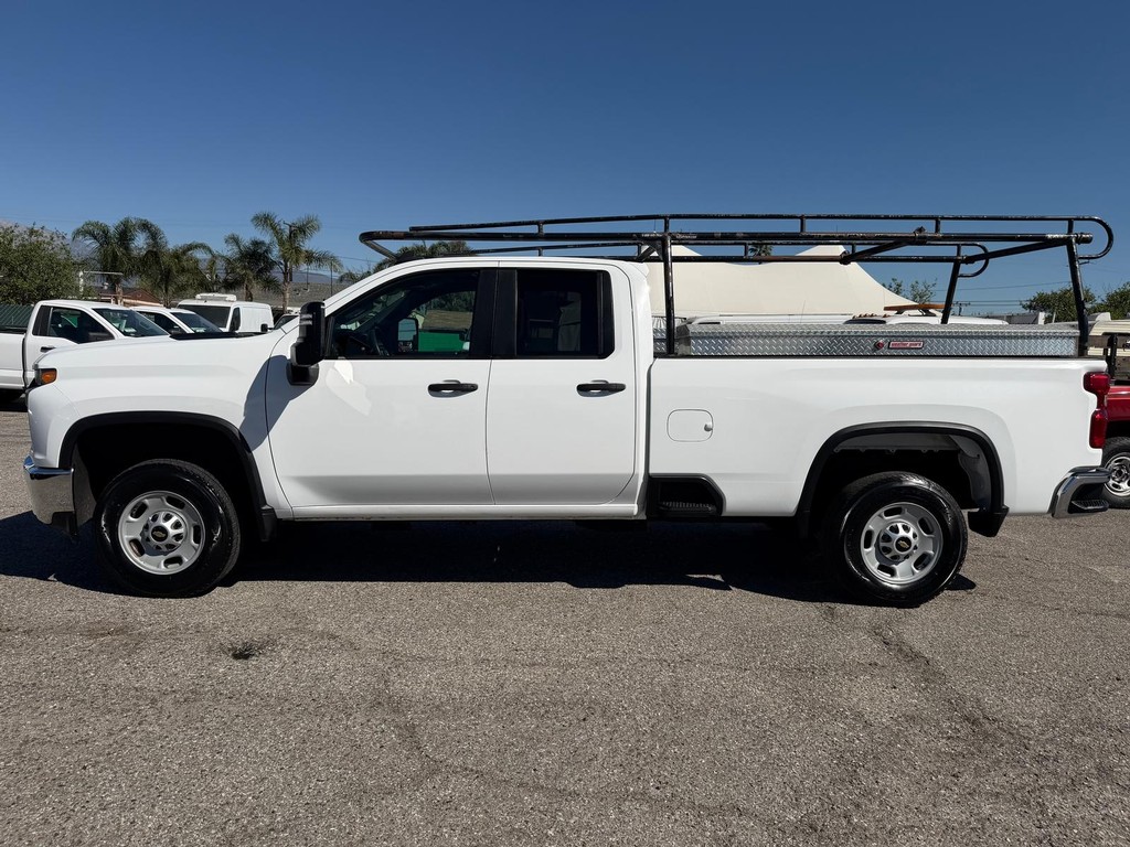 Chevrolet Silverado 2500HD Vehicle Full-screen Gallery Image 11