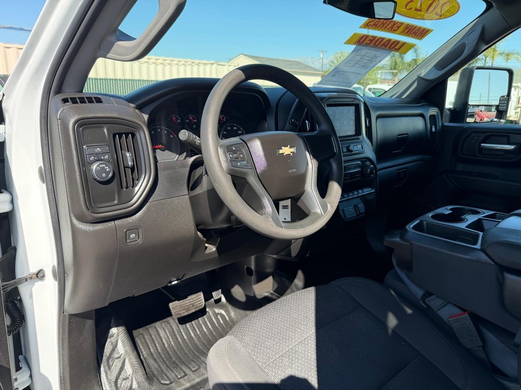 Chevrolet Silverado 2500HD Vehicle Full-screen Gallery Image 16