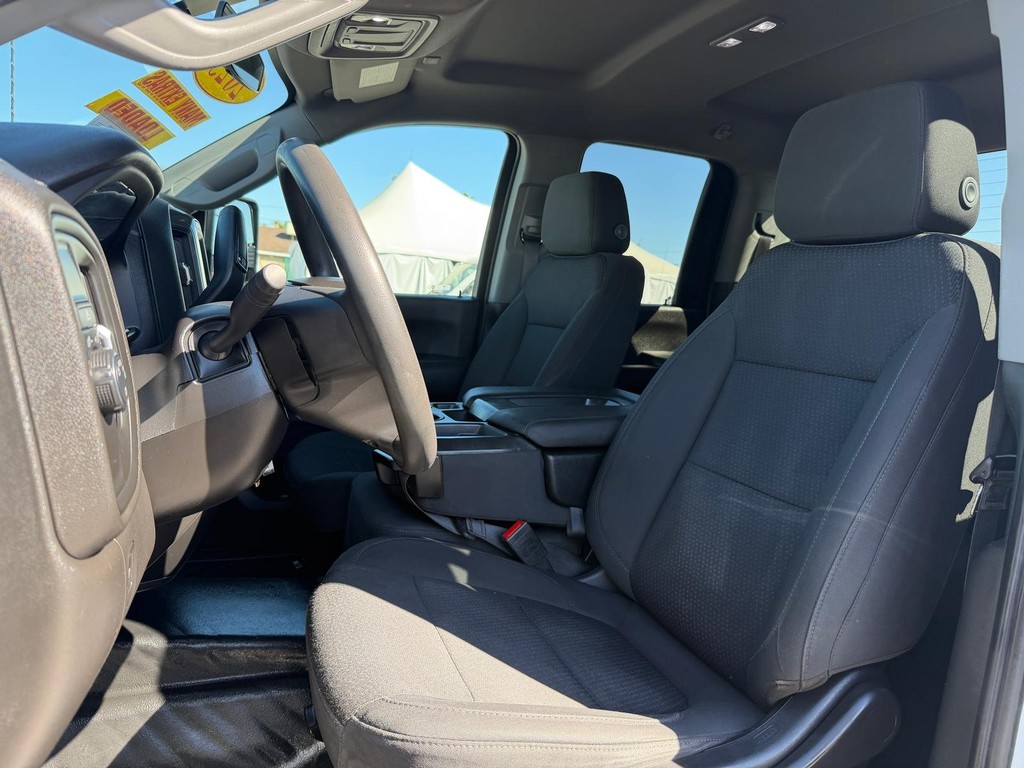 Chevrolet Silverado 2500HD Vehicle Full-screen Gallery Image 17