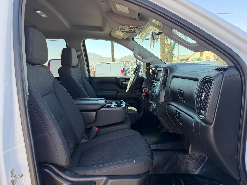 Chevrolet Silverado 2500HD Vehicle Full-screen Gallery Image 20