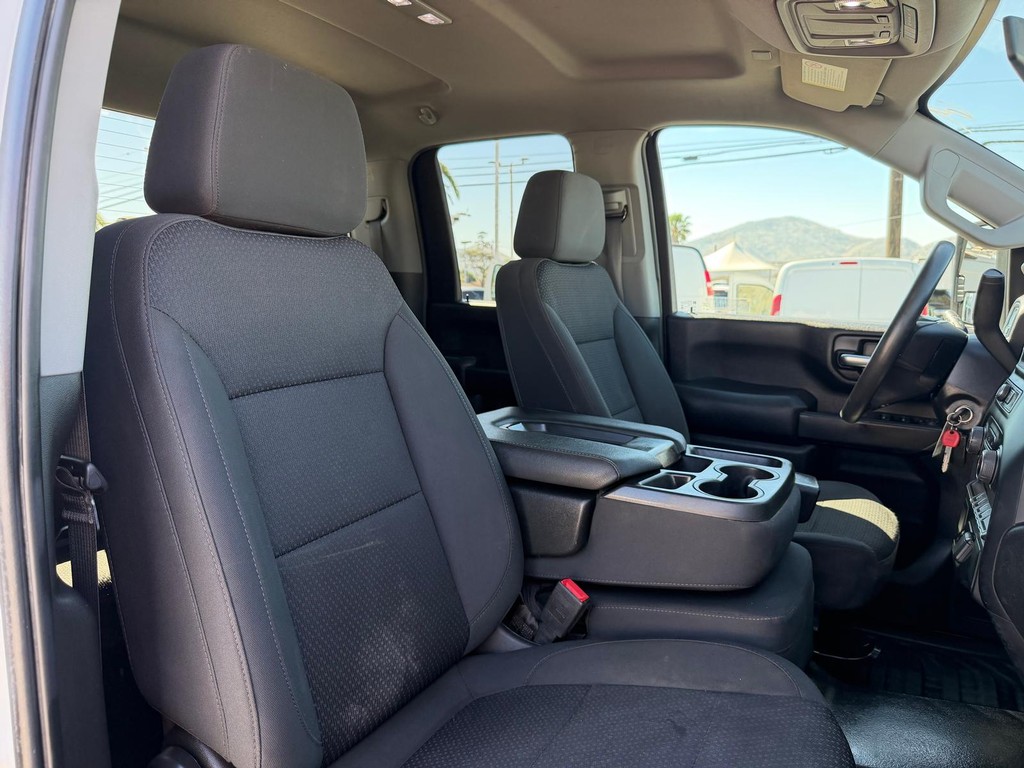 Chevrolet Silverado 2500HD Vehicle Full-screen Gallery Image 21