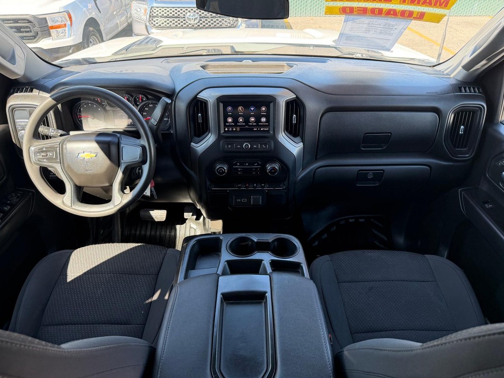 Chevrolet Silverado 2500HD Vehicle Full-screen Gallery Image 22