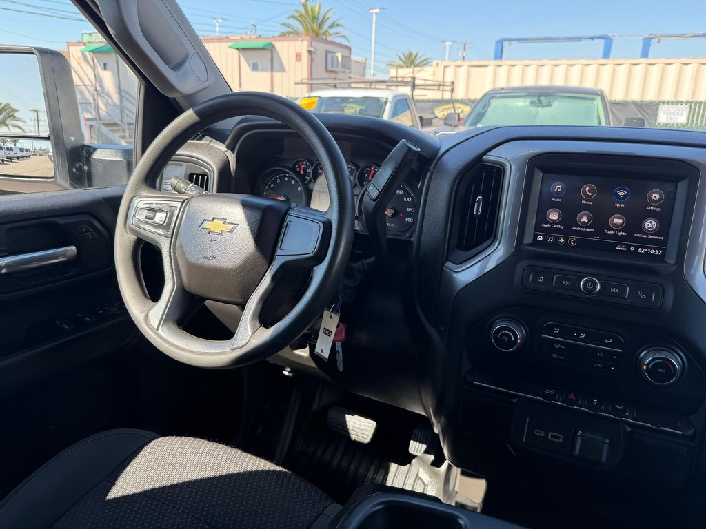 Chevrolet Silverado 2500HD Vehicle Full-screen Gallery Image 23