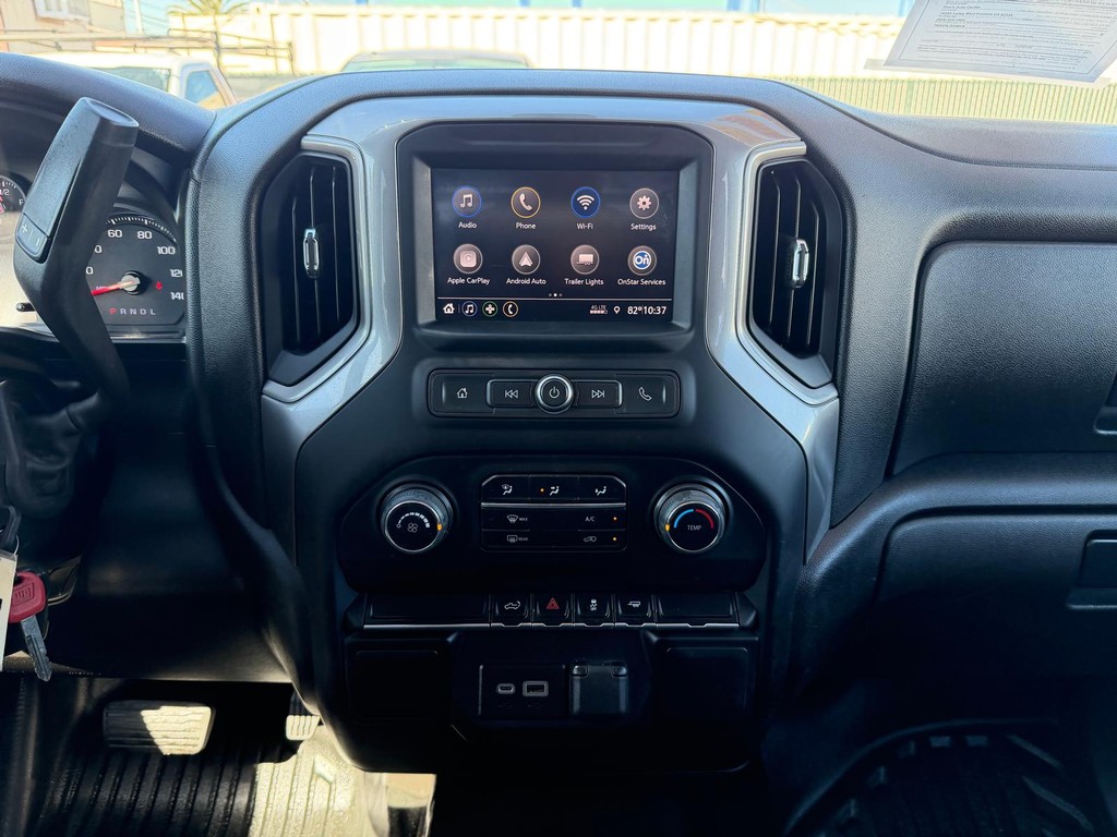 Chevrolet Silverado 2500HD Vehicle Full-screen Gallery Image 24