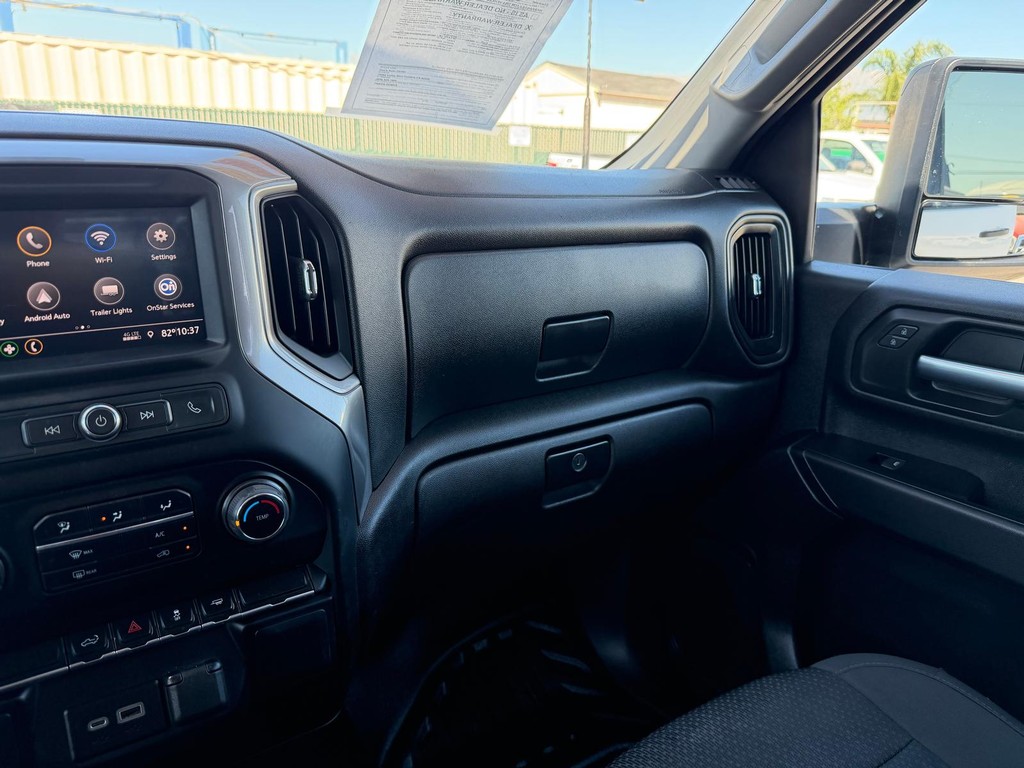 Chevrolet Silverado 2500HD Vehicle Full-screen Gallery Image 25