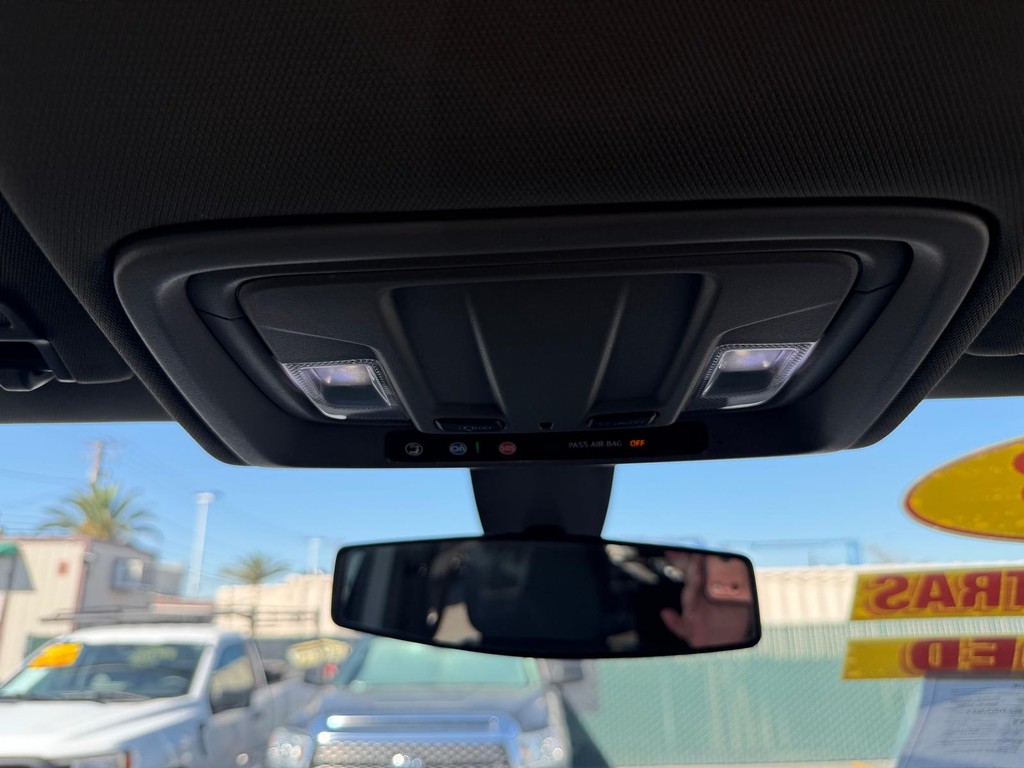 Chevrolet Silverado 2500HD Vehicle Full-screen Gallery Image 27