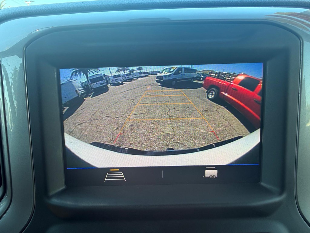 Chevrolet Silverado 2500HD Vehicle Full-screen Gallery Image 38