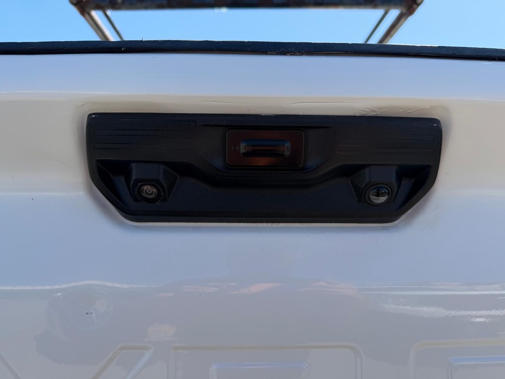 Chevrolet Silverado 2500HD Vehicle Full-screen Gallery Image 39