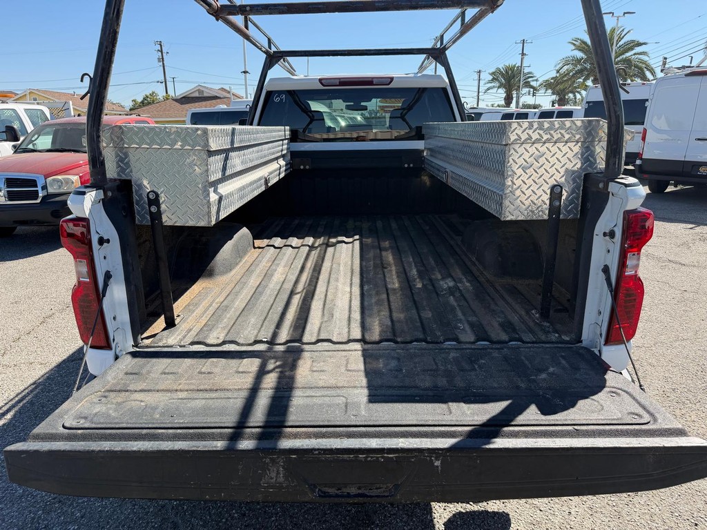 Chevrolet Silverado 2500HD Vehicle Full-screen Gallery Image 40