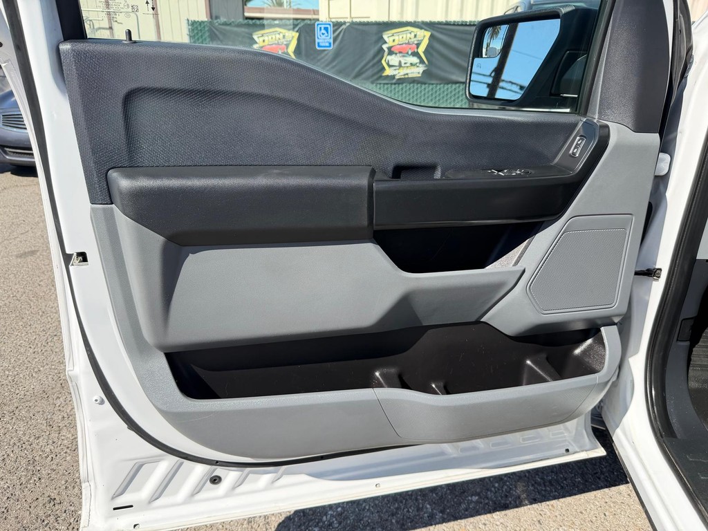 Ford F-150 Vehicle Full-screen Gallery Image 15