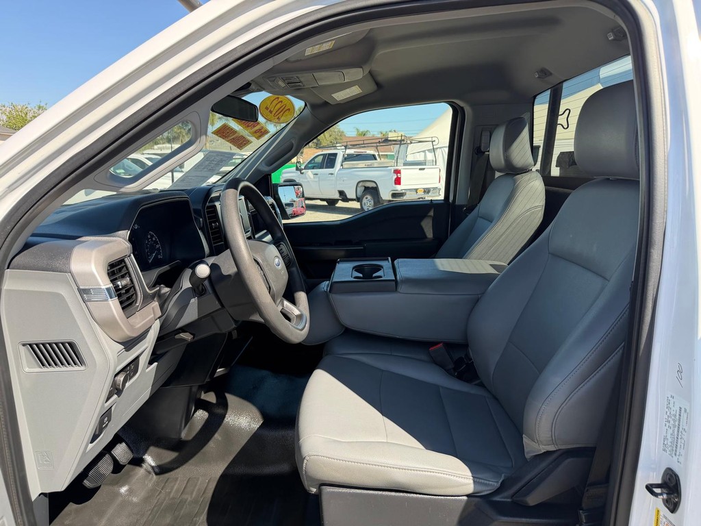 Ford F-150 Vehicle Full-screen Gallery Image 17