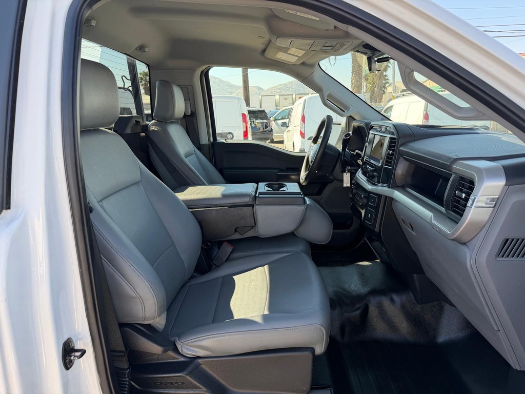 Ford F-150 Vehicle Full-screen Gallery Image 21