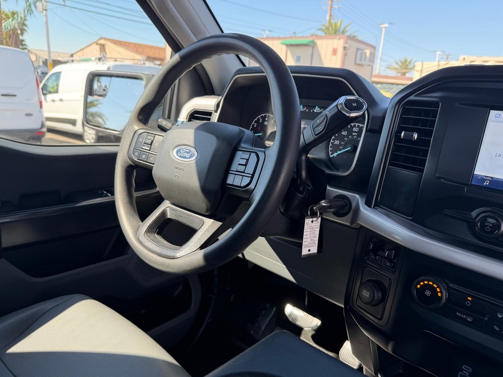 Ford F-150 Vehicle Full-screen Gallery Image 23