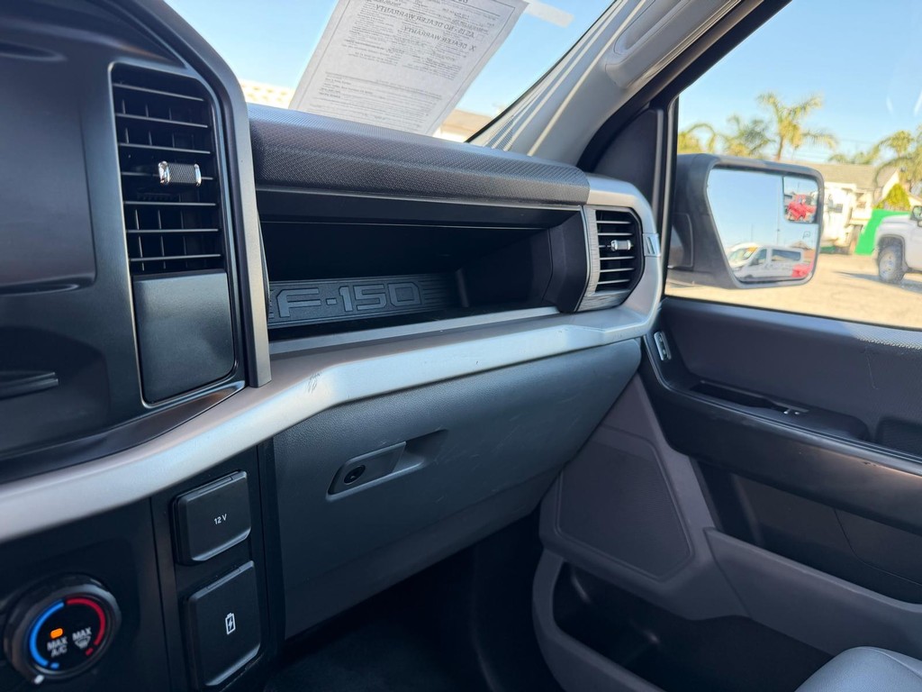 Ford F-150 Vehicle Full-screen Gallery Image 25