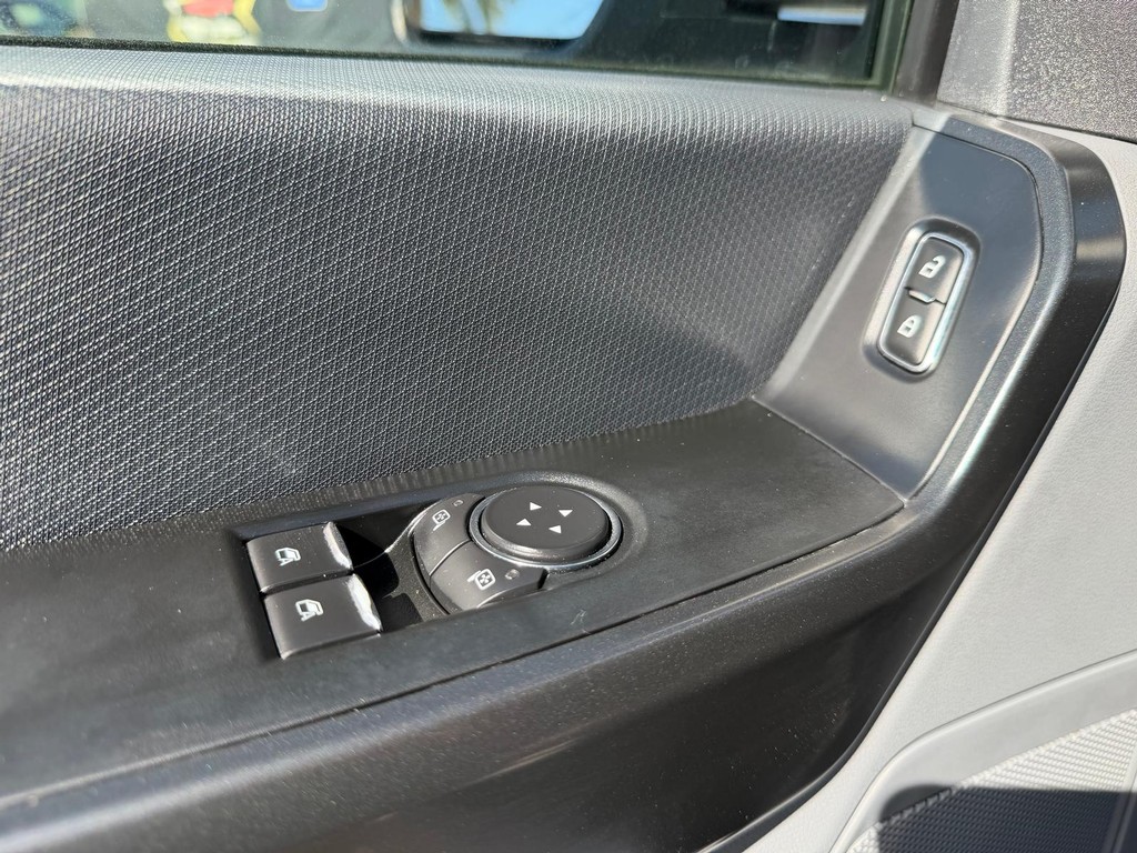 Ford F-150 Vehicle Full-screen Gallery Image 29