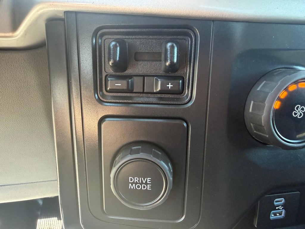 Ford F-150 Vehicle Full-screen Gallery Image 31