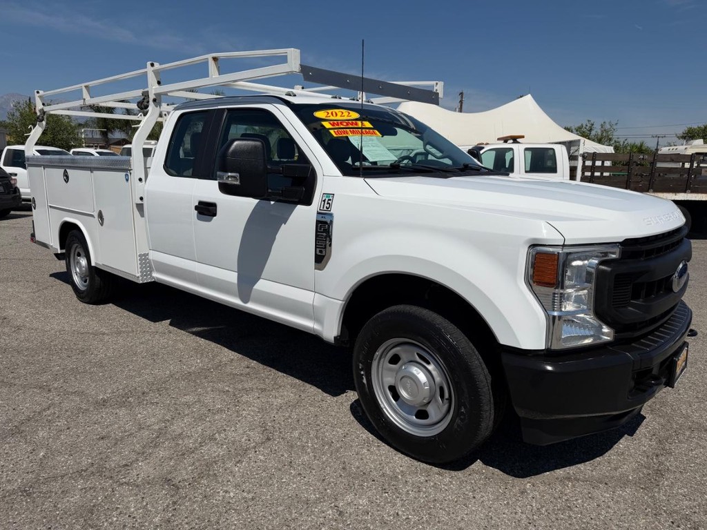 Ford F-350 Vehicle Full-screen Gallery Image 03
