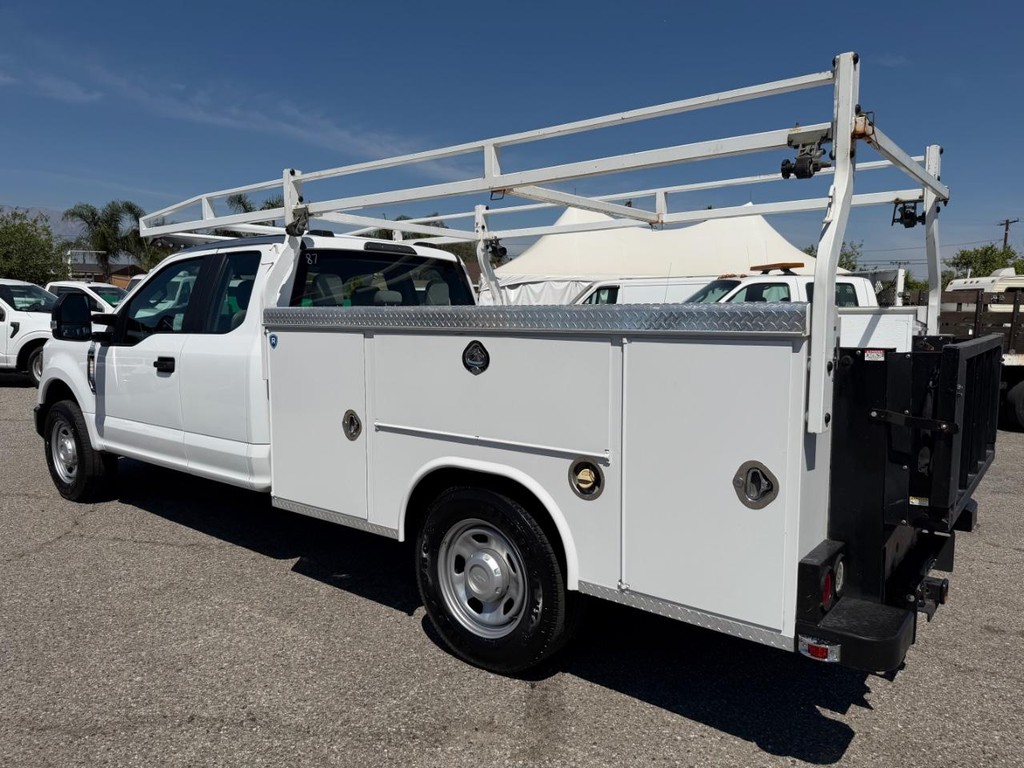 Ford F-350 Vehicle Full-screen Gallery Image 09