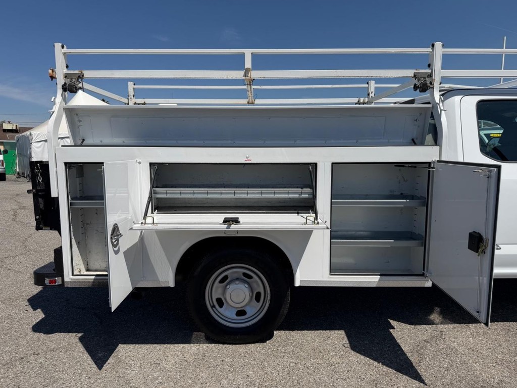 Ford F-350 Vehicle Full-screen Gallery Image 16