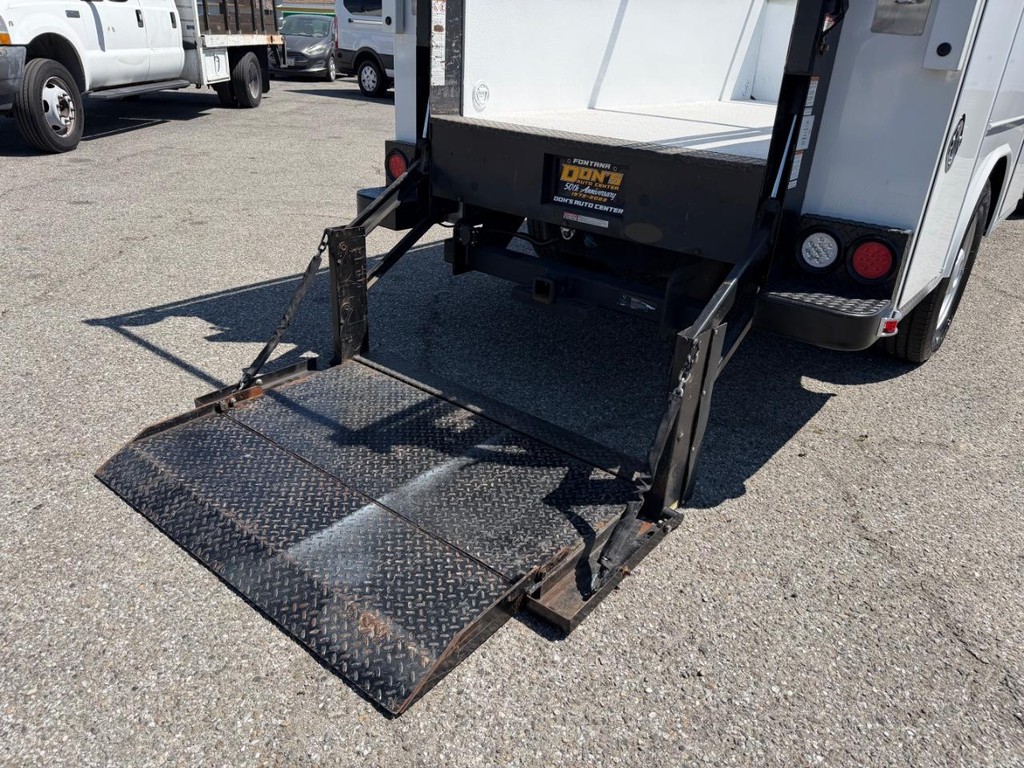 Ford F-350 Vehicle Full-screen Gallery Image 25