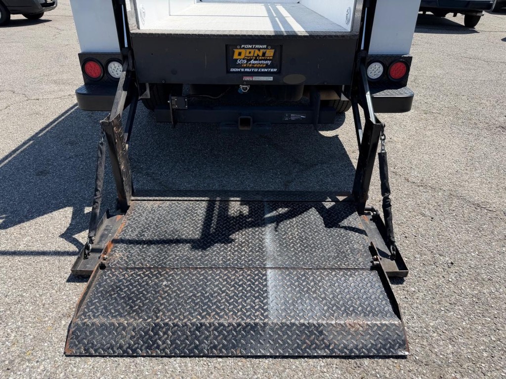 Ford F-350 Vehicle Full-screen Gallery Image 26