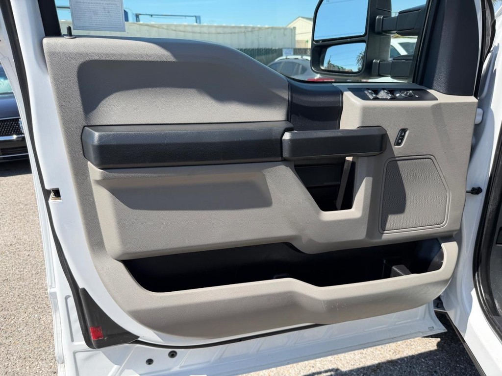 Ford F-350 Vehicle Full-screen Gallery Image 29