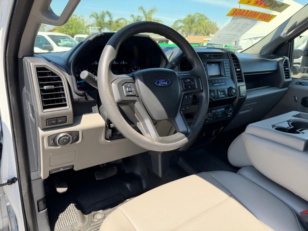 Ford F-350 Vehicle Full-screen Gallery Image 30