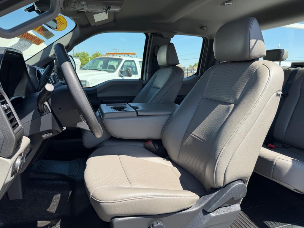 Ford F-350 Vehicle Full-screen Gallery Image 32