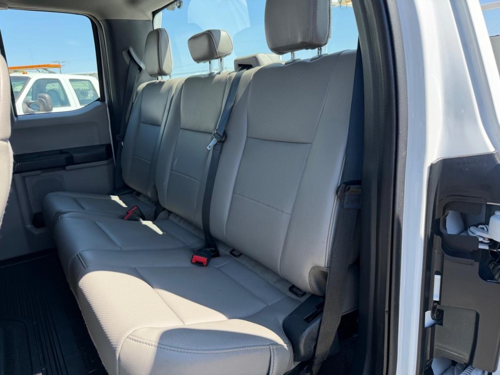 Ford F-350 Vehicle Full-screen Gallery Image 34