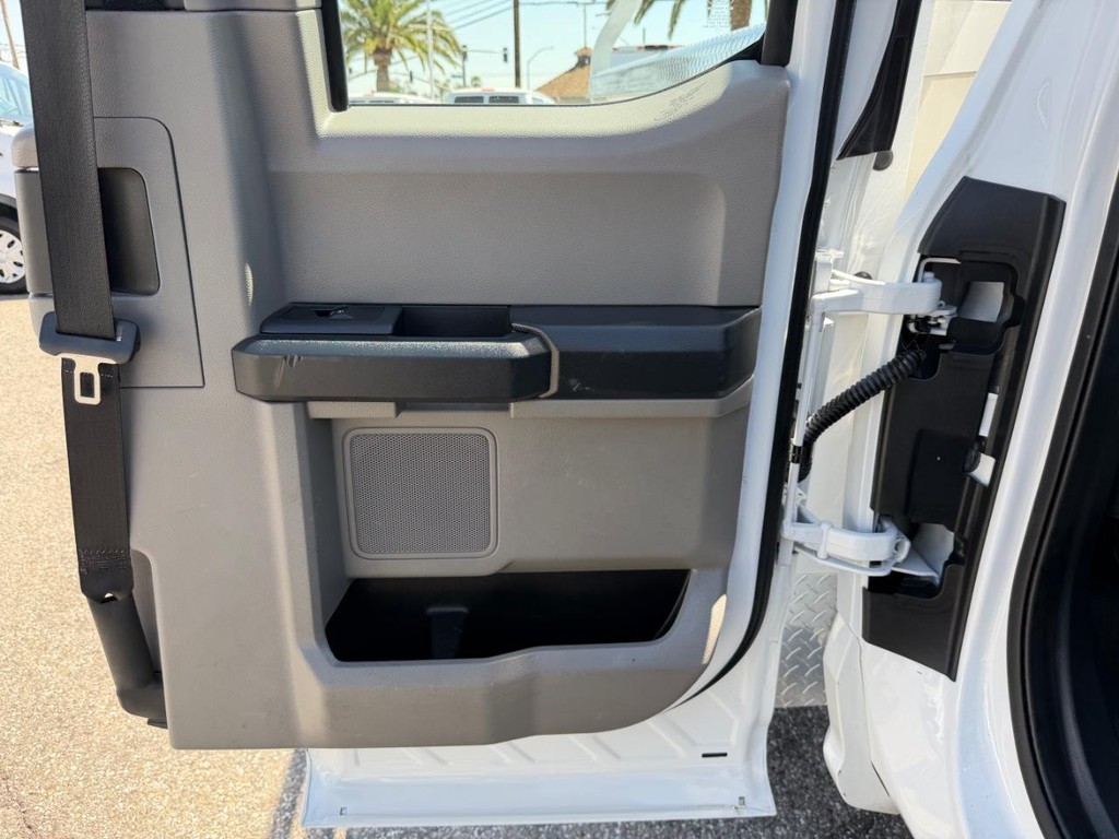 Ford F-350 Vehicle Full-screen Gallery Image 40