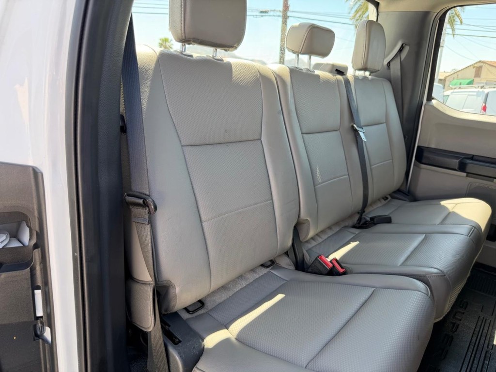 Ford F-350 Vehicle Full-screen Gallery Image 41