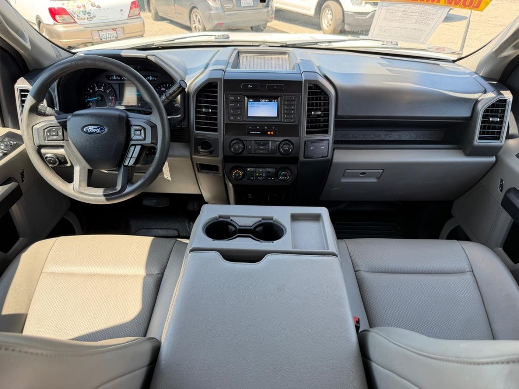 Ford F-350 Vehicle Full-screen Gallery Image 43